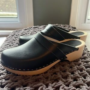 Urban Outfitters Clogs